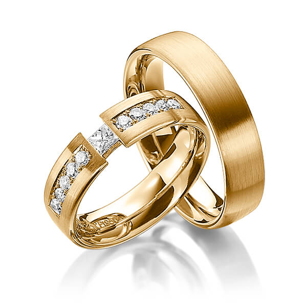 Paar klassische Trauringe/Eheringe in Roségold 585 mit zus. 0,3 ct. Prinzess-Diamant & Brillant tw, si von Steinberg - Q-1191-3 Paar klassische Trauringe/Eheringe in Roségold 585 mit zus. 0,3 ct. Prinzess-Diamant & Brillant tw, si von Steinberg - Q-1191-3
