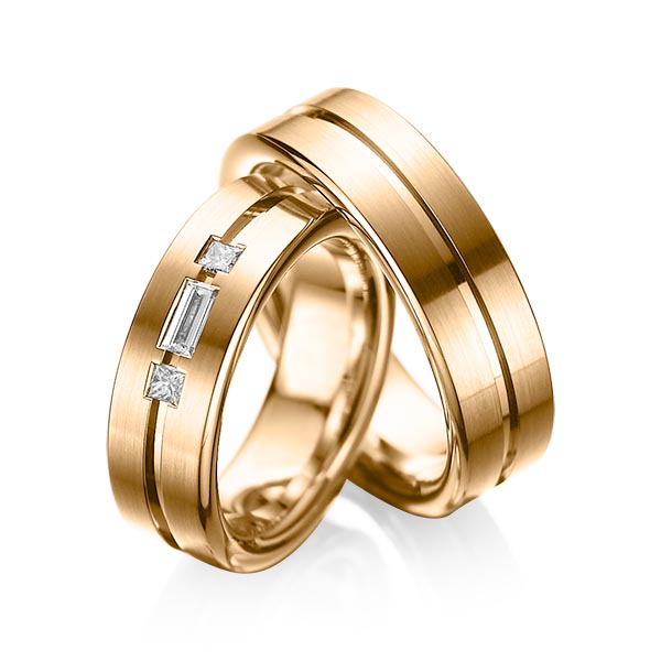 Paar klassische Trauringe/Eheringe in Roségold 750 mit zus. 0,22 ct. Baguette-Diamant & Prinzess-Diamant tw, vs von acredo - A-1011-3 Paar klassische Trauringe/Eheringe in Roségold 750 mit zus. 0,22 ct. Baguette-Diamant & Prinzess-Diamant tw, vs von acredo - A-1011-3