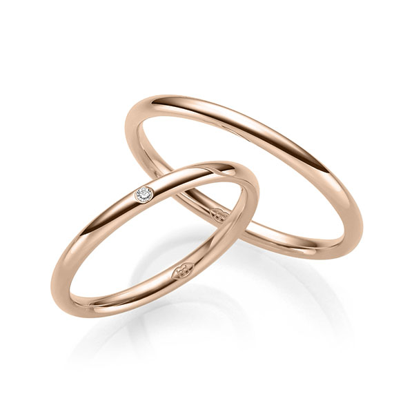 Paar klassische Trauringe/Eheringe in Rotgold 375 mit zus. 0,01 ct. Brillant tw, si 