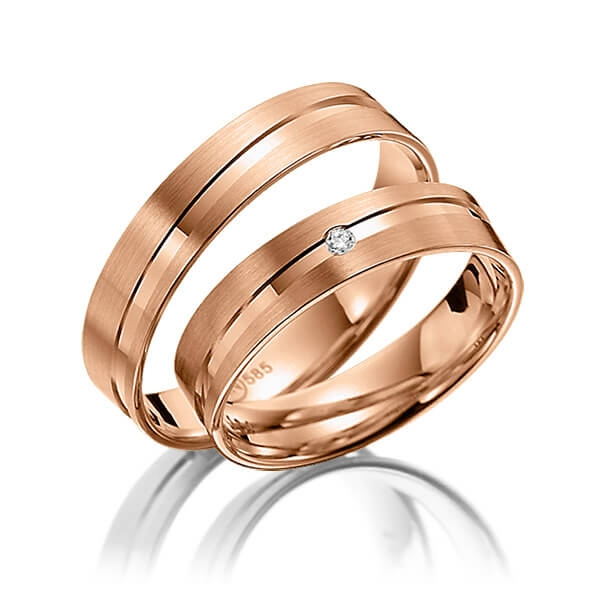 Paar klassische Trauringe/Eheringe in Rotgold 375 mit zus. 0,02 ct. Brillant tw, si 