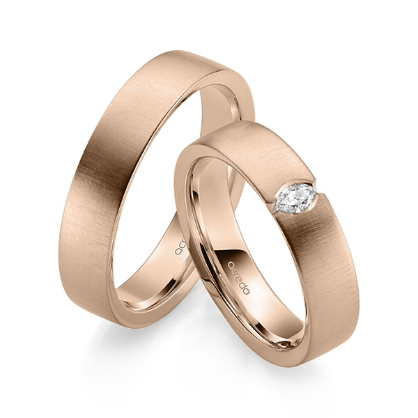 Paar klassische Trauringe/Eheringe in Rotgold 375 mit zus. 0,1 ct. tw, vs von acredo - A-2144-4 Paar klassische Trauringe/Eheringe in Rotgold 375 mit zus. 0,1 ct. tw, vs von acredo - A-2144-4