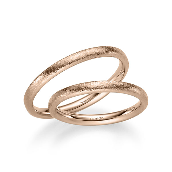 Paar klassische Trauringe/Eheringe in Rotgold 585 crushed Struktur von acredo
