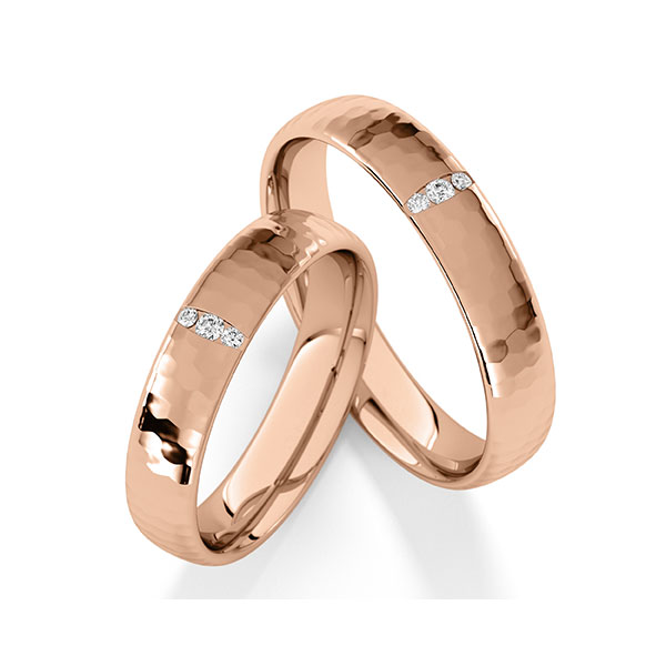 Paar klassische Trauringe/Eheringe in Rotgold 585 gehämmert Struktur mit zus. 0,072 ct. Brillant tw, si von Steinberg