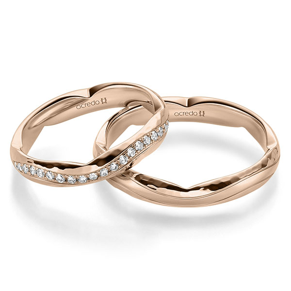 Paar klassische Trauringe/Eheringe in Rotgold 585 gehämmert Struktur mit zus. 0,24 ct. Brillant tw, si von acredo