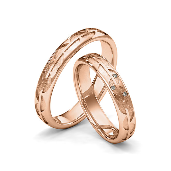 Paar klassische Trauringe/Eheringe in Rotgold 585 Laser Struktur mit zus. 0,015 ct. Brillant tw, si von 123GOLD