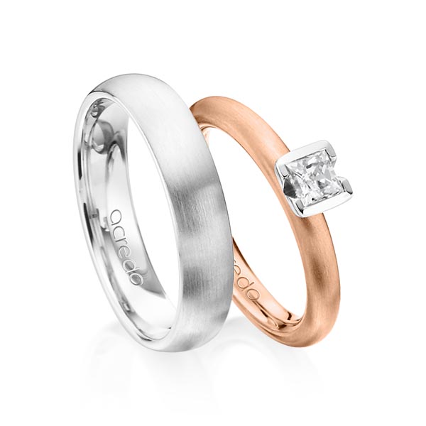 Paar klassische Trauringe/Eheringe in Rotgold 585 mit 0,4 ct. Prinzess-Diamant tw, vs von acredo - A-1372-1 Paar klassische Trauringe/Eheringe in Rotgold 585 mit 0,4 ct. Prinzess-Diamant tw, vs von acredo - A-1372-1