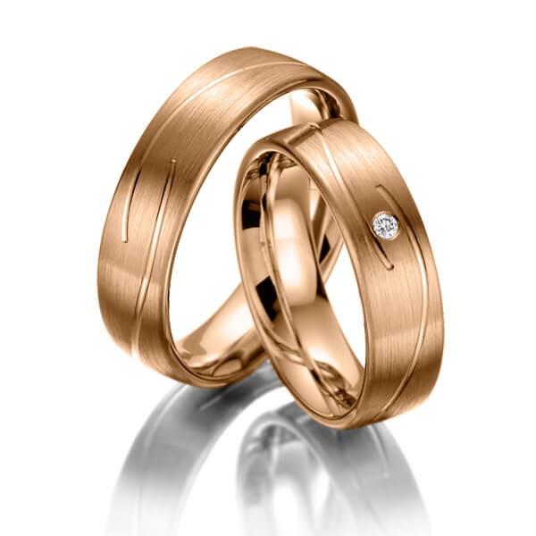 Paar klassische Trauringe/Eheringe in Rotgold 585 mit zus. 0,03 ct. Brillant tw, si 