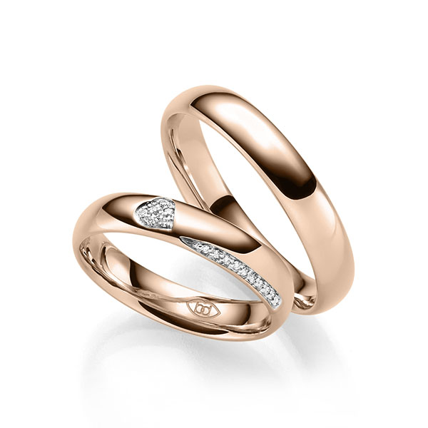 Paar klassische Trauringe/Eheringe in Rotgold 585 mit zus. 0,086 ct. Brillant w, si 