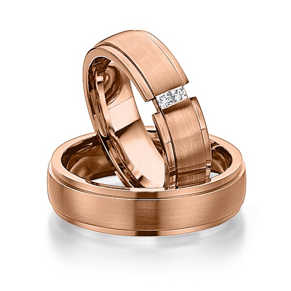 Paar klassische Trauringe/Eheringe in Rotgold 585 mit zus. 0,08 ct. Prinzess-Diamant tw, si von 123GOLD