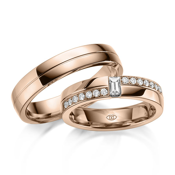 Paar klassische Trauringe/Eheringe in Rotgold 750 mit zus. 0,33 ct. Baguette-Diamant & Brillant r, if von 123GOLD - Y-1446-4 Paar klassische Trauringe/Eheringe in Rotgold 750 mit zus. 0,33 ct. Baguette-Diamant & Brillant r, if von 123GOLD - Y-1446-4