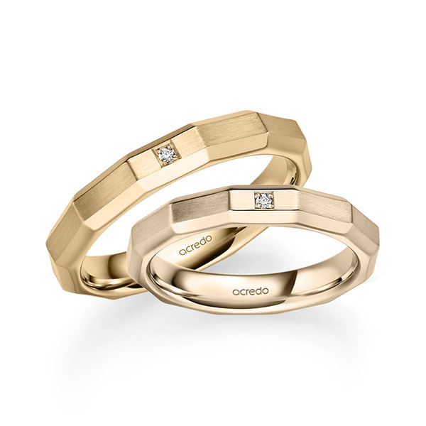 Paar klassische Trauringe/Eheringe in Signature Gold 585 mit zus. 0,02 ct. Brillant tw, si von acredo