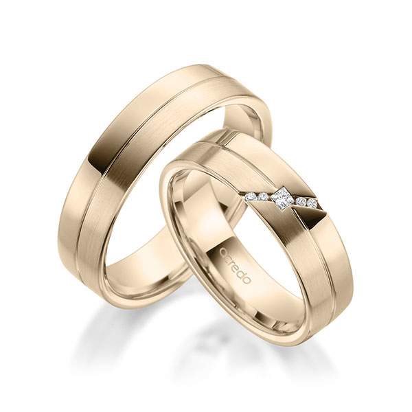 Paar klassische Trauringe/Eheringe in Signature Gold 585 mit zus. 0,05 ct. Brillant & Prinzess-Diamant tw, si von acredo - A-1954-12