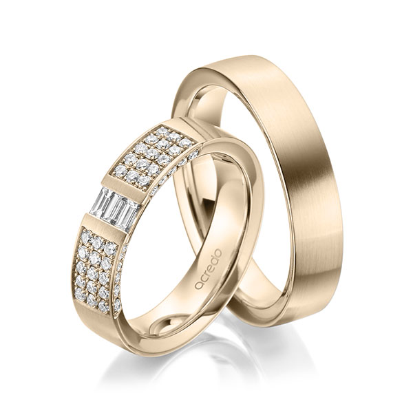 Paar klassische Trauringe/Eheringe in Signature Gold 585 mit zus. 0,61 ct. Baguette-Diamant & Brillant tw, vs tw, si von acredo