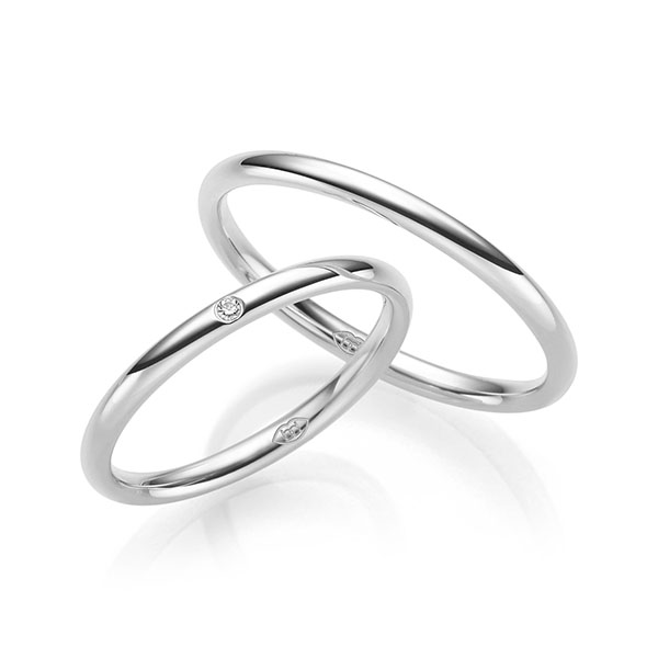 Paar klassische Trauringe/Eheringe in Weißgold 375 mit zus. 0,01 ct. Brillant tw, si 