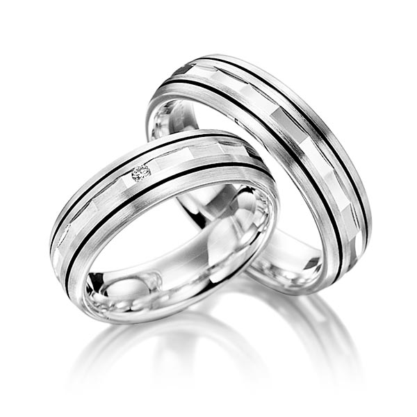 Paar klassische Trauringe/Eheringe in Weissgold 375 mit zus. 0,02 ct. Brillant tw, si von Merii - M-1064-10 Paar klassische Trauringe/Eheringe in Weissgold 375 mit zus. 0,02 ct. Brillant tw, si von Merii - M-1064-10