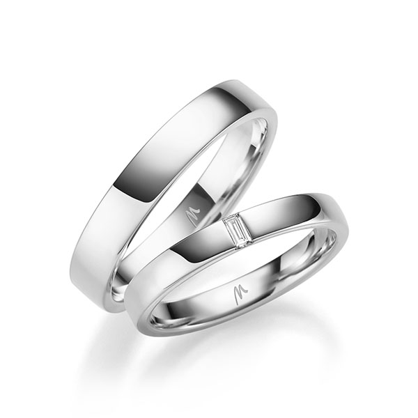 Paar klassische Trauringe/Eheringe in Weißgold 375 mit zus. 0,05 ct. Baguette-Diamant tw, vs von Merii