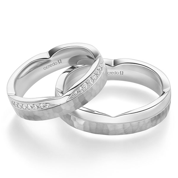 Paar klassische Trauringe/Eheringe in Weissgold 585 , gehämmert Struktur mit zus. 0,128 ct. Brillant tw, si von acredo - A-2365-11