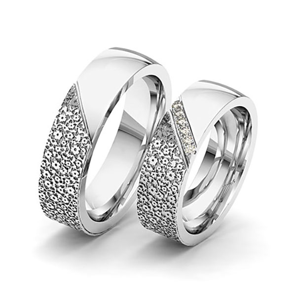 Paar klassische Trauringe/Eheringe in Weissgold 585 Laser Struktur mit zus. 0,06 ct. Brillant tw, si von 123GOLD