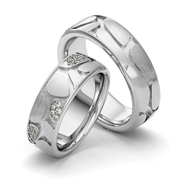 Paar klassische Trauringe/Eheringe in Weißgold 585 Laser Struktur mit zus. 0,12 ct. Brillant tw, si von 123GOLD