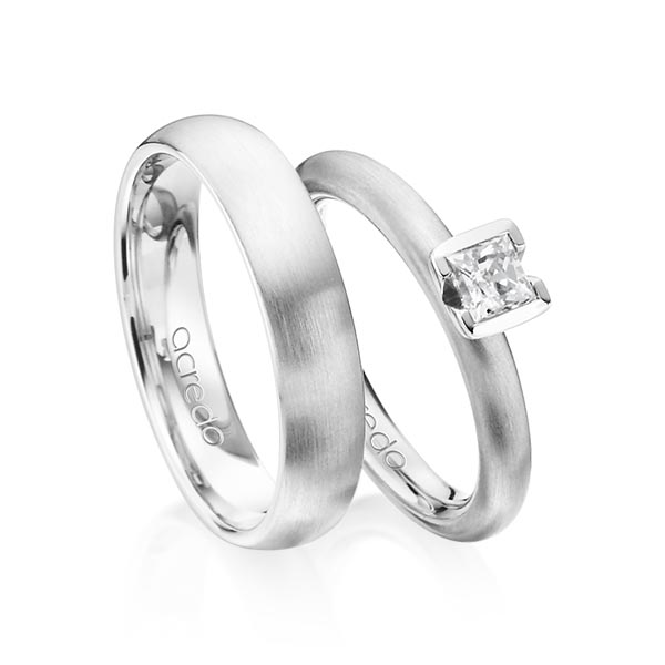 Paar klassische Trauringe/Eheringe in Weißgold 585 mit 0,4 ct. Prinzess-Diamant tw, vs von acredo - A-1372-5 Paar klassische Trauringe/Eheringe in Weißgold 585 mit 0,4 ct. Prinzess-Diamant tw, vs von acredo - A-1372-5