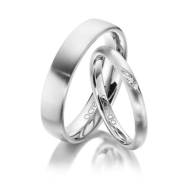 Paar klassische Trauringe/Eheringe in Weißgold 585 mit zus. 0,015 ct. Brillant tw, si von acredo