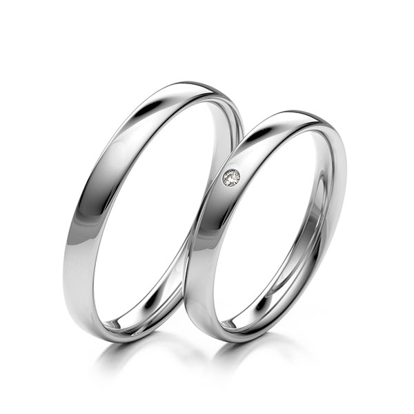Paar klassische Trauringe/Eheringe in Weißgold 585 mit zus. 0,01 ct. Brillant tw, si 