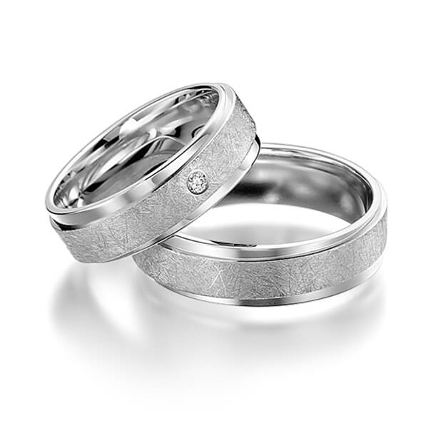 Paar klassische Trauringe/Eheringe in Weißgold 585 mit zus. 0,02 ct. Brillant tw, si von acredo