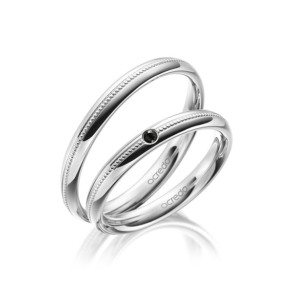 Paar klassische Trauringe/Eheringe in Weissgold 585 mit zus. 0,03 ct. Brillant schwarz von acredo