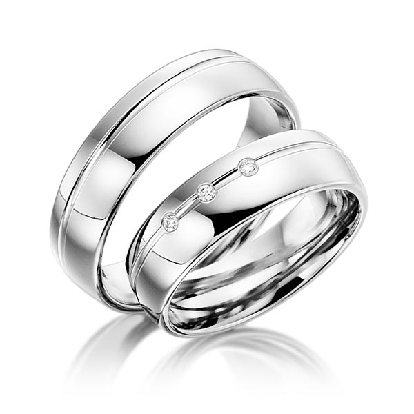 Paar klassische Trauringe/Eheringe in Weißgold 585 mit zus. 0,045 ct. Brillant tw, vs von acredo