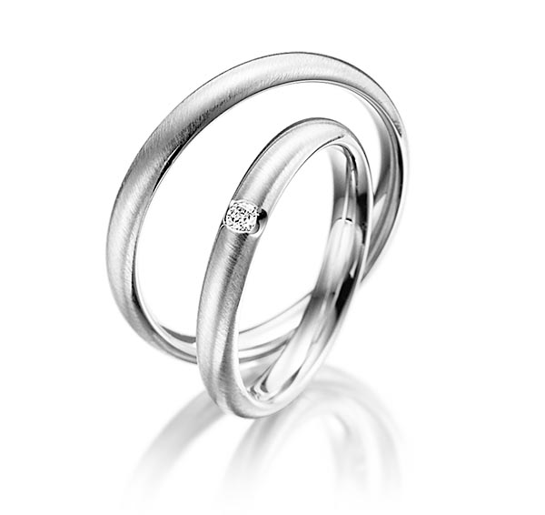 Paar klassische Trauringe/Eheringe in Weissgold 585 mit zus. 0,04 ct. Brillant tw, si von Merii