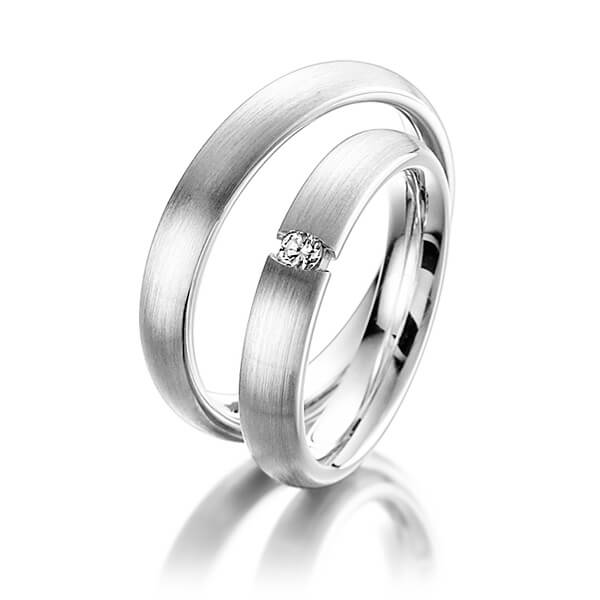 Paar klassische Trauringe/Eheringe in Weißgold 585 mit zus. 0,04 ct. Brillant tw, si von Steinberg