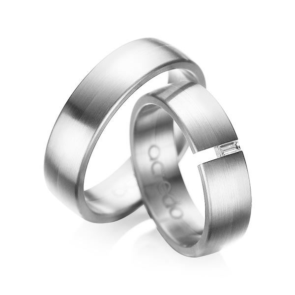 Paar klassische Trauringe/Eheringe in Weißgold 585 mit zus. 0,05 ct. Baguette-Diamant tw, vs von acredo - A-1035-7 Paar klassische Trauringe/Eheringe in Weißgold 585 mit zus. 0,05 ct. Baguette-Diamant tw, vs von acredo - A-1035-7