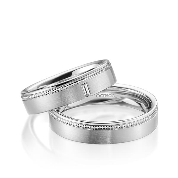 Paar klassische Trauringe/Eheringe in Weißgold 585 mit zus. 0,05 ct. Baguette-Diamant tw, vs von acredo - A-1753-4 Paar klassische Trauringe/Eheringe in Weißgold 585 mit zus. 0,05 ct. Baguette-Diamant tw, vs von acredo - A-1753-4