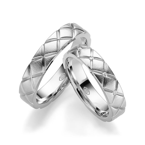 Paar klassische Trauringe/Eheringe in Weissgold 585 mit zus. 0,05 ct. Brillant tw, si von 123GOLD