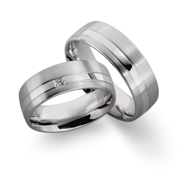 Paar klassische Trauringe/Eheringe in Weißgold 585 mit zus. 0,05 ct. Prinzess-Diamant tw, vs von acredo