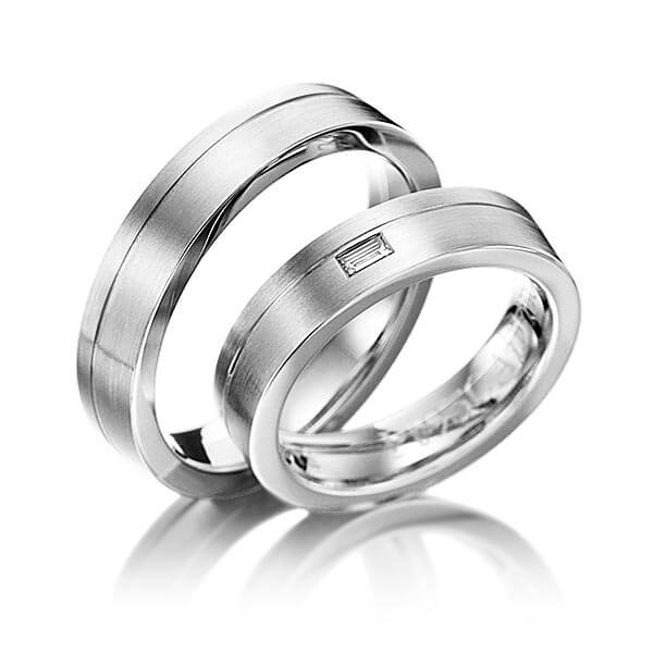 Paar klassische Trauringe/Eheringe in Weissgold 585 mit zus. 0,06 ct. Baguette-Diamant tw, vs von 123GOLD - Y-1034-14 Paar klassische Trauringe/Eheringe in Weissgold 585 mit zus. 0,06 ct. Baguette-Diamant tw, vs von 123GOLD - Y-1034-14
