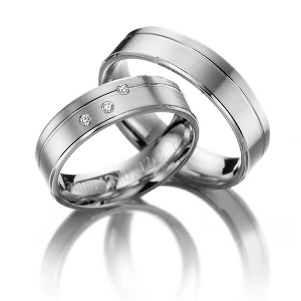 Paar klassische Trauringe/Eheringe in Weissgold 585 mit zus. 0,06 ct. Brillant tw, si - NP-1011-2