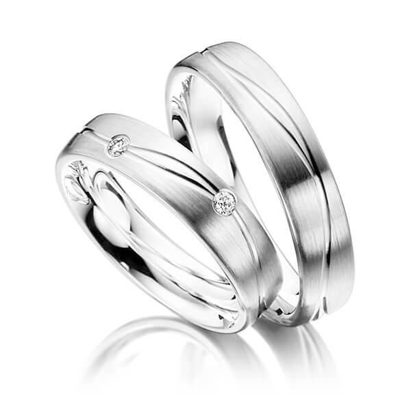 Paar klassische Trauringe/Eheringe in Weissgold 585 mit zus. 0,06 ct. Brillant tw, si von Steinberg