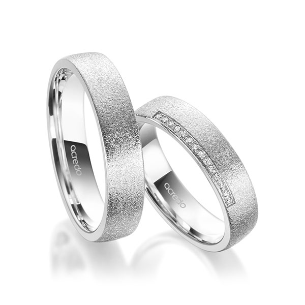 Paar klassische Trauringe/Eheringe in Weißgold 585 mit zus. 0,07 ct. Brillant tw, si von acredo