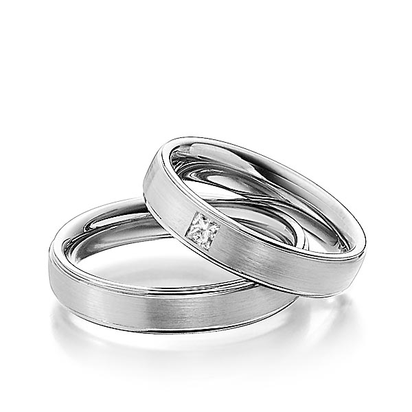 Paar klassische Trauringe/Eheringe in Weißgold 585 mit zus. 0,08 ct. Prinzess-Diamant tw, si von Steinberg