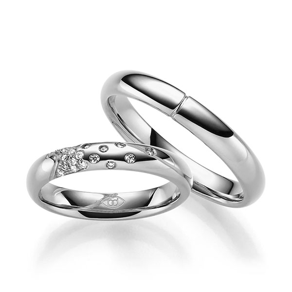 Paar klassische Trauringe/Eheringe in Weißgold 585 mit zus. 0,111 ct. Brillant tw, si 