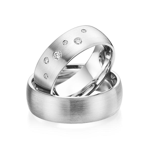 Paar klassische Trauringe/Eheringe in Weißgold 585 mit zus. 0,12 ct. Brillant tw, si von Steinberg - Q-1005-1 Paar klassische Trauringe/Eheringe in Weißgold 585 mit zus. 0,12 ct. Brillant tw, si von Steinberg - Q-1005-1