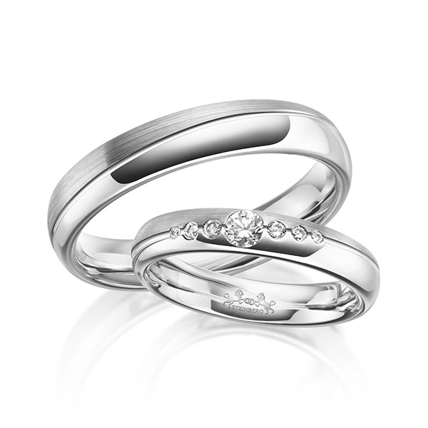Paar klassische Trauringe/Eheringe in Weißgold 585 mit zus. 0,12 ct. Brillant tw, si von Steinberg