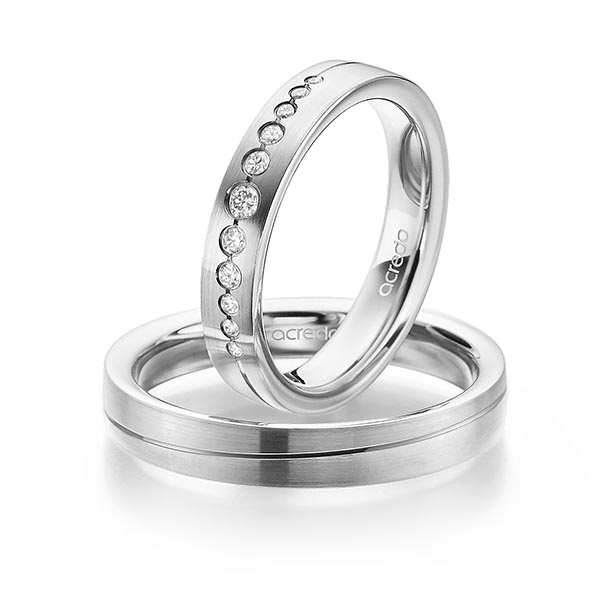 Paar klassische Trauringe/Eheringe in Weißgold 585 mit zus. 0,156 ct. Brillant tw, si von acredo