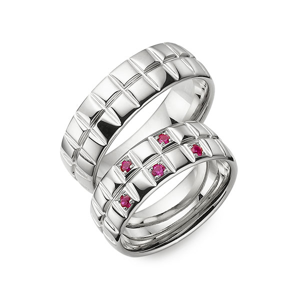 Paar klassische Trauringe/Eheringe in Weissgold 585 mit zus. 0,15 ct. Brillant Rubin rot von 123GOLD