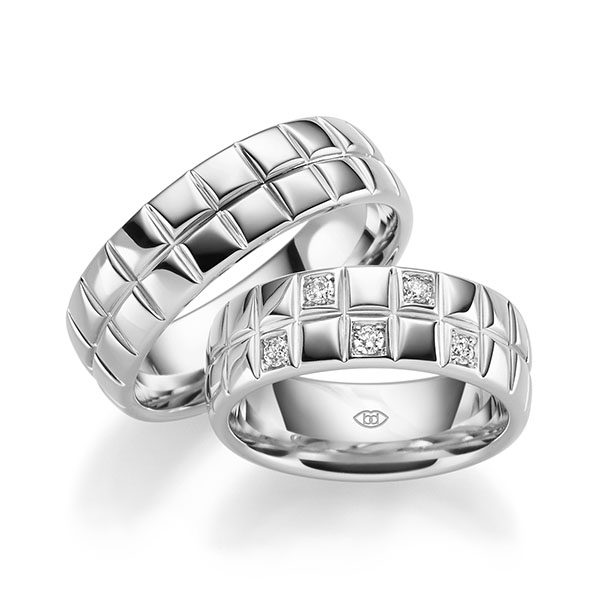 Paar klassische Trauringe/Eheringe in Weissgold 585 mit zus. 0,15 ct. Brillant tw, si von 123GOLD