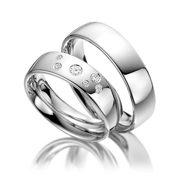 Paar klassische Trauringe/Eheringe in Weißgold 585 mit zus. 0,15 ct. Brillant tw, si von Steinberg
