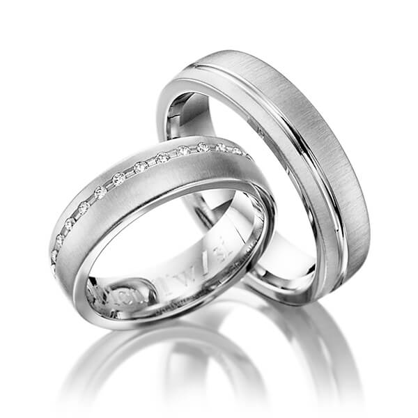 Paar klassische Trauringe/Eheringe in Weißgold 585 mit zus. 0,15 ct. Brillant tw, si von Steinberg - Q-1203-10 Paar klassische Trauringe/Eheringe in Weißgold 585 mit zus. 0,15 ct. Brillant tw, si von Steinberg - Q-1203-10