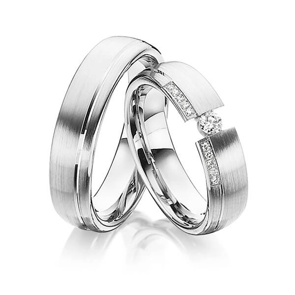 Paar klassische Trauringe/Eheringe in Weißgold 585 mit zus. 0,15 ct. Brillant tw, si von Steinberg