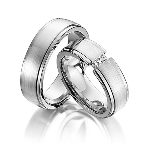 Paar klassische Trauringe/Eheringe in Weißgold 585 mit zus. 0,1 ct. Prinzess-Diamant tw, si von Steinberg - Q-1159-2 Paar klassische Trauringe/Eheringe in Weißgold 585 mit zus. 0,1 ct. Prinzess-Diamant tw, si von Steinberg - Q-1159-2